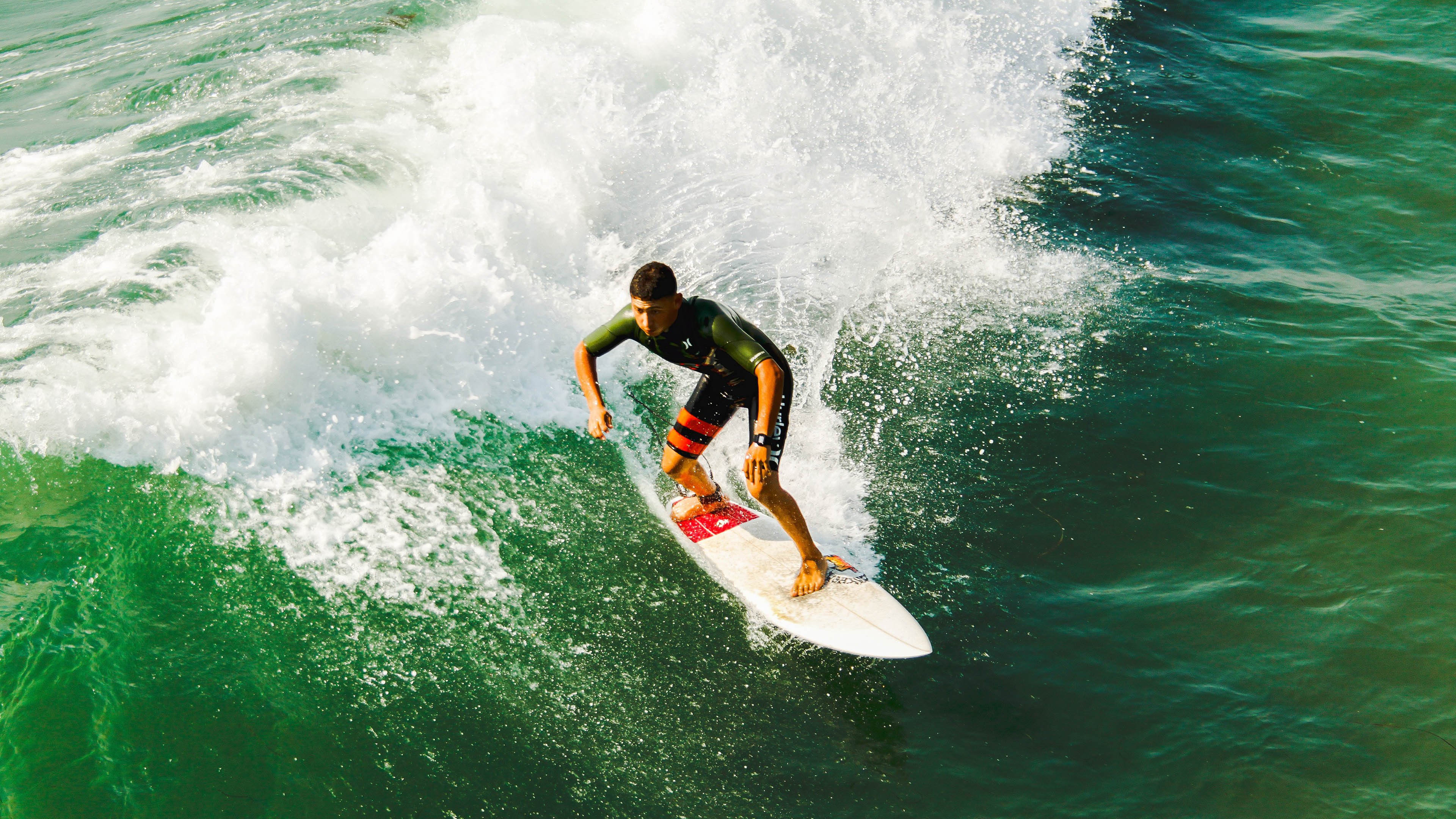 “青少年足球文化交流深入基层，丰富多彩的体育盛事”，开展青少年足球训练的意义